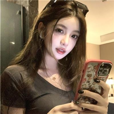 照片的她